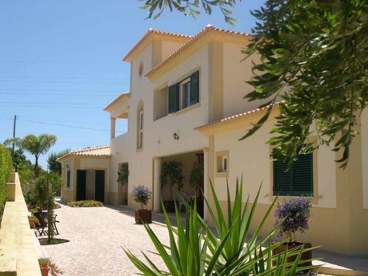 Villa Eber - Independent 1 & 2 Bedroom Apartments, Pool, Air Con, Fast Wi-Fi, Near Old Town Of Albufeira And Beaches Kültér fotó